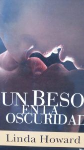Un beso en la oscuridad LINDA HOWARD