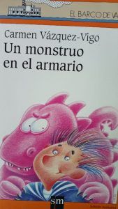 UN MONSTRUO EN EL ARMARIO Carmen Vazquez Vigo
