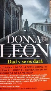 DAD Y SE OS DARA Donna Leon