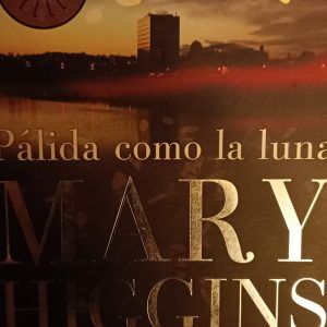 PALIDA COMO LA LUNA Mary Higgins Clark