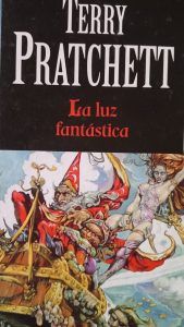 LA LUZ FANTÁSTICA Terry Pratchett